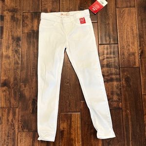 COPY - NWT Levi’s Skinny Jeans